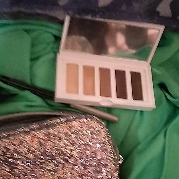 Makeup - Picture 6 of 6